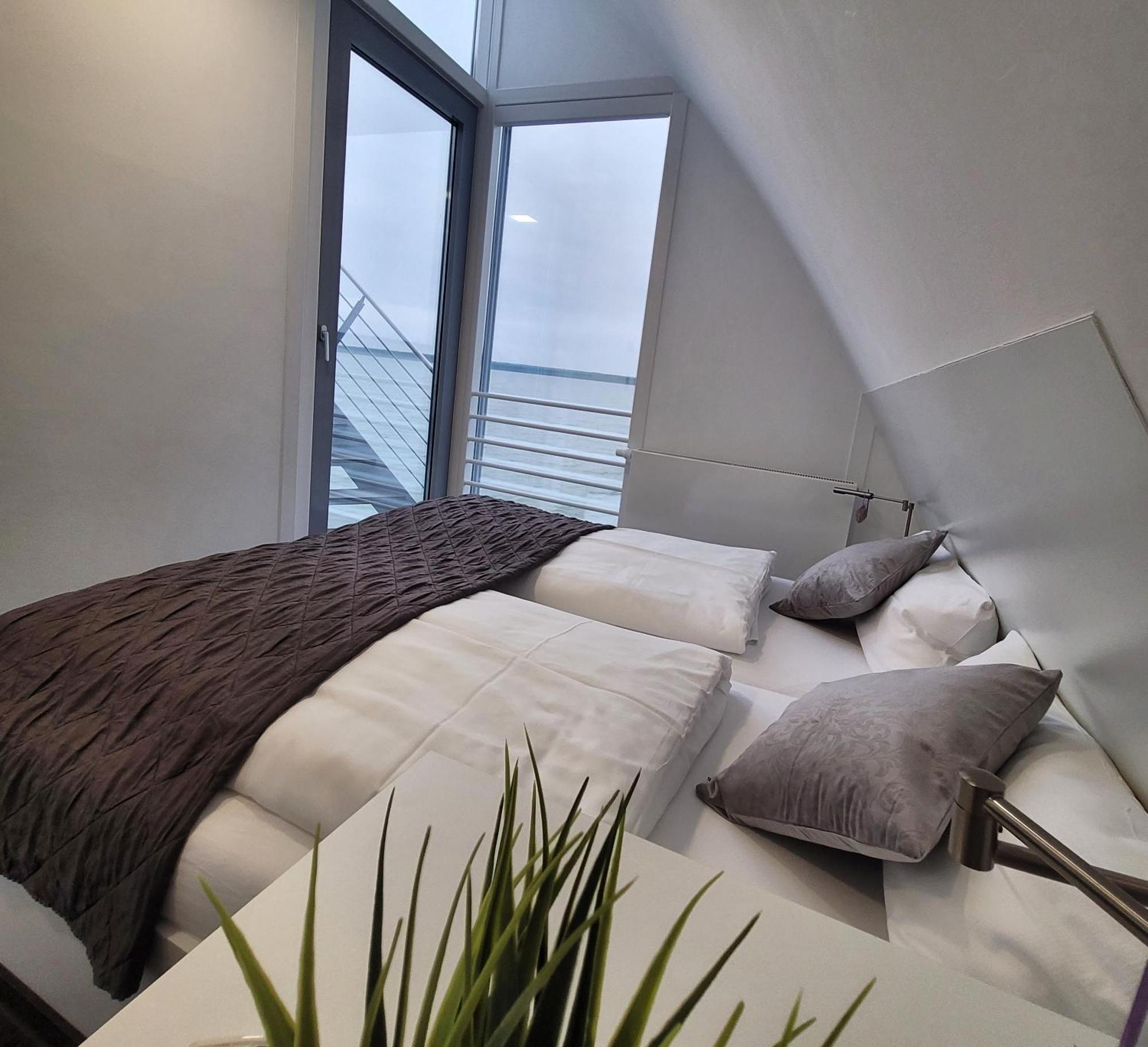 Schwimmendes Ferienhaus Sky Elsterheide Extérieur photo